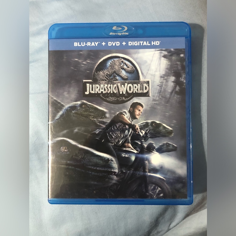 Jurassic World Blu-ray DVD pack LIKE NEW INCLUDES DIGITAL COPY